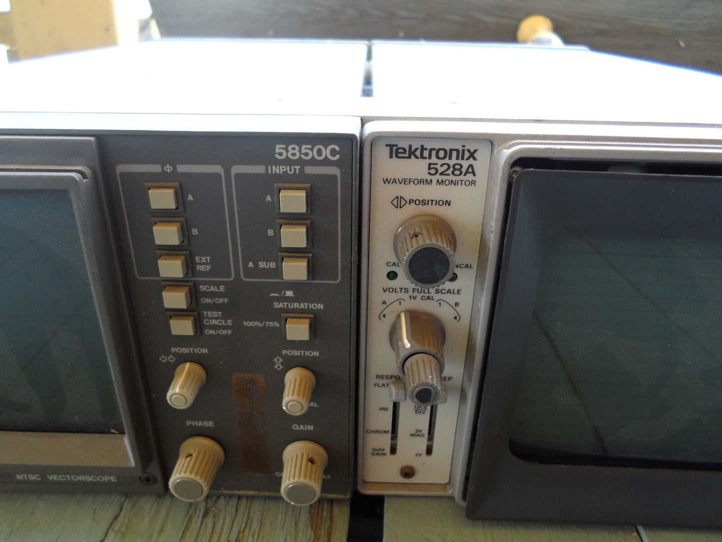 Vintage Tektronix 528A 5850C Waveform Analyzer Monitor