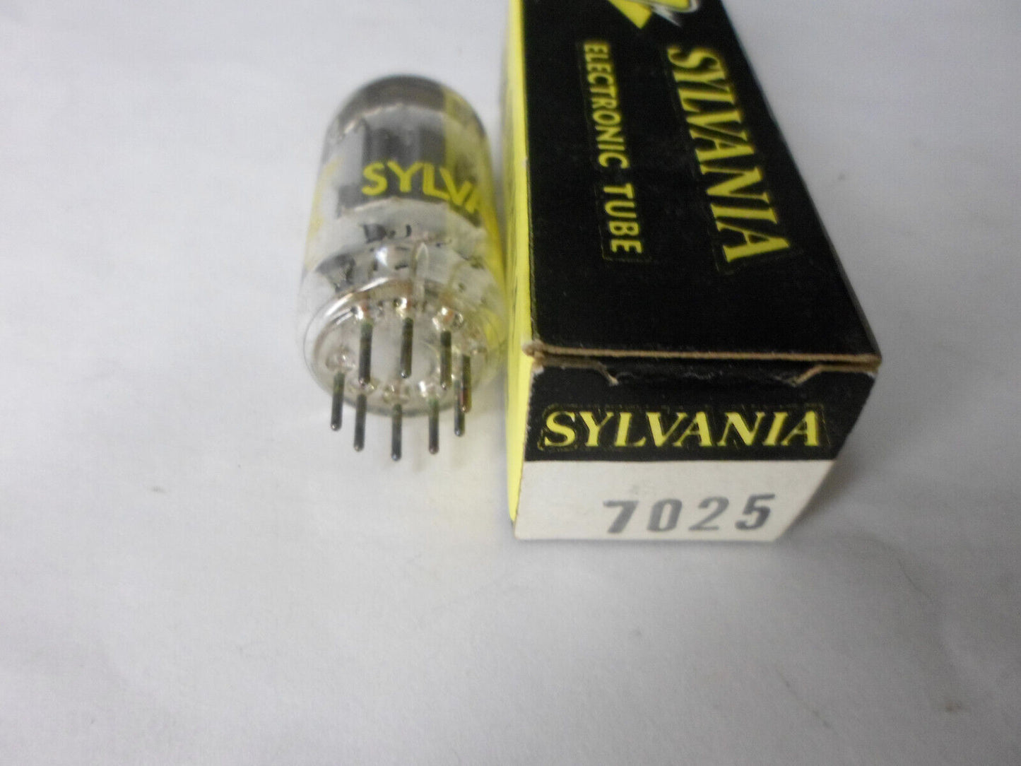 7025 SYLVANIA VINTAGE TUBE 12AX7A 12AX7 NOS NIB eTRACER