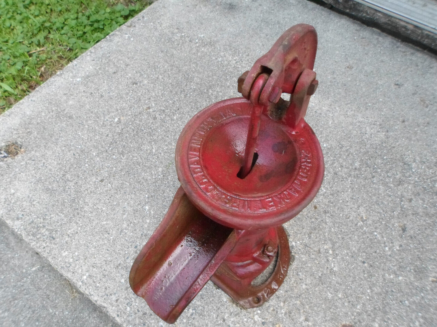 Antique Primitive Garden Water Well Pump Architectural Garden Country Decor