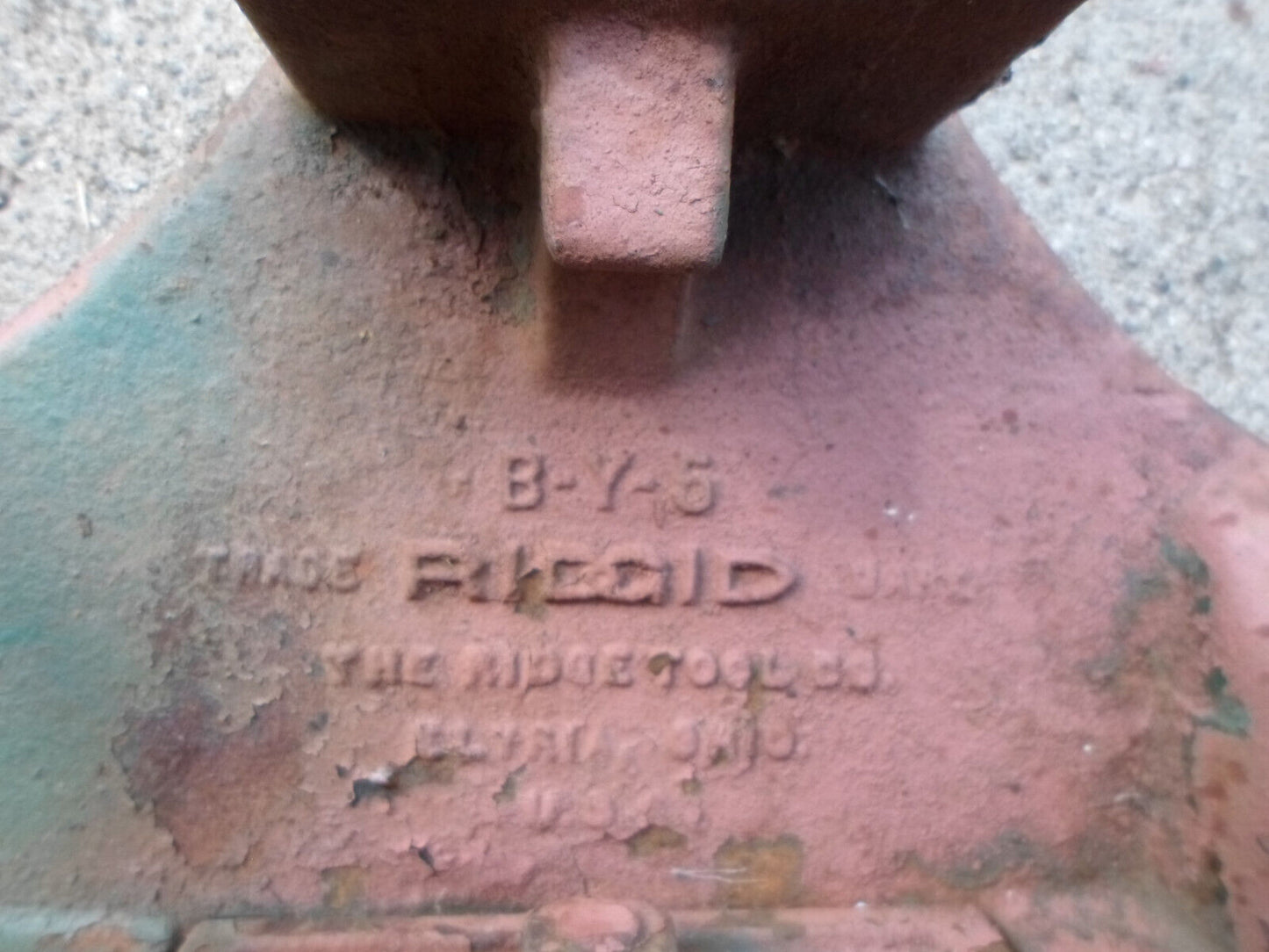 Vintage Ridgid B-Y-5 yolk bench Pipe Vise